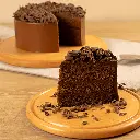 porcion y torta  chocolate.webp