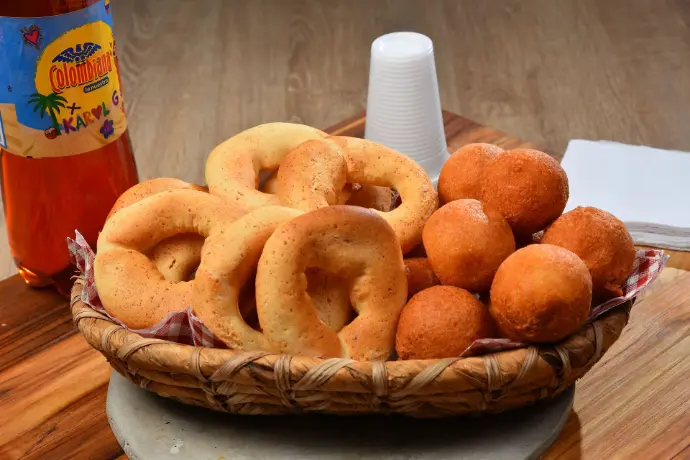 [2051] Combo horneado pandebono y buñuelo